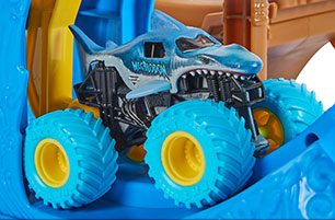 Monster Jam Megalodon Loop of Doom Playset